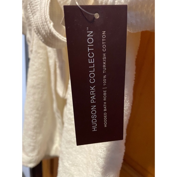 NWT - HUDSON PARK FOR BLOOMINGDALE’S White Turkish Cotton Hooded Bath Robe - Picture 6 of 7